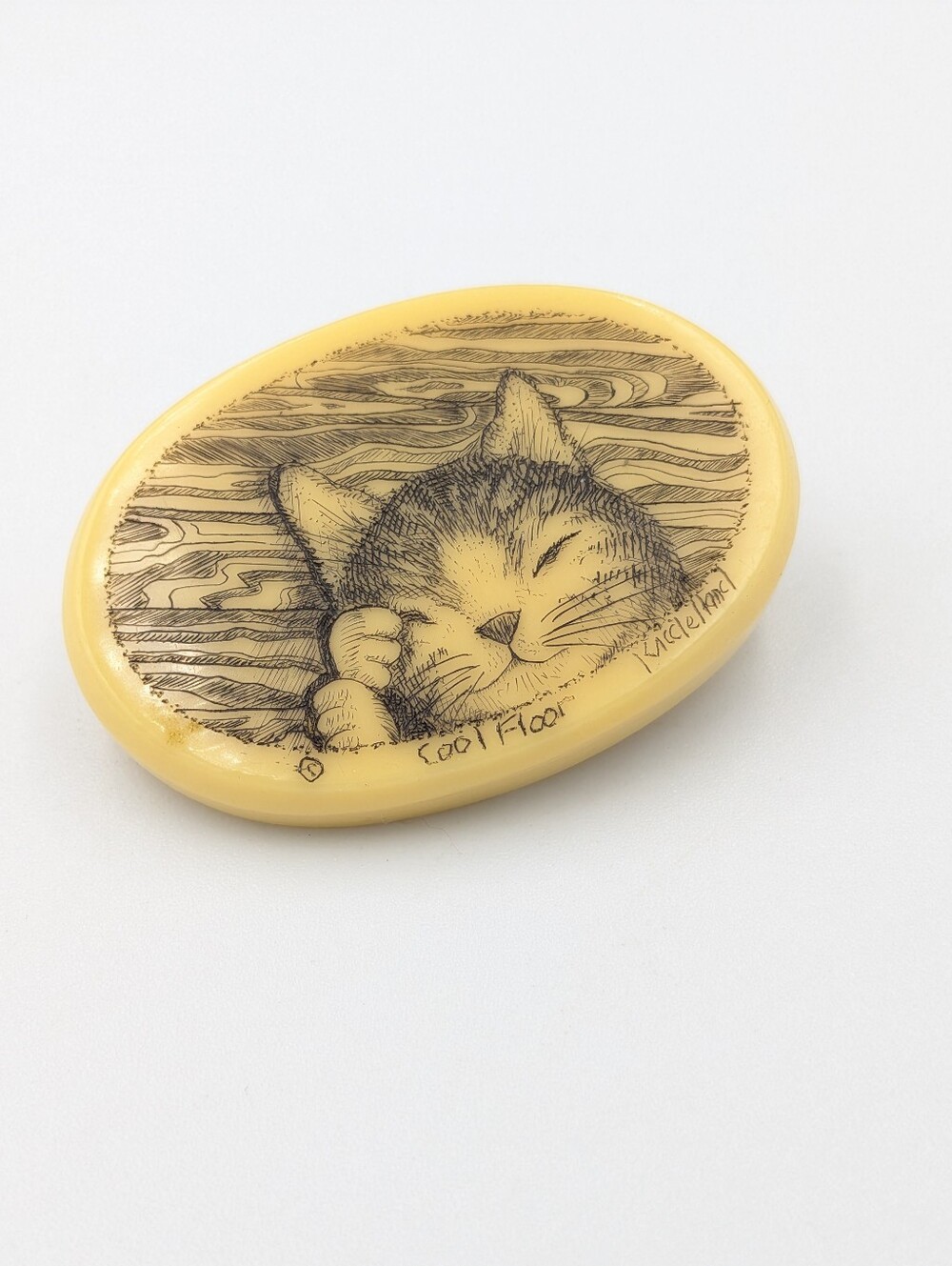 Rare Signed Kim McClelland resin faux scrimshaw cute cat brooch pin